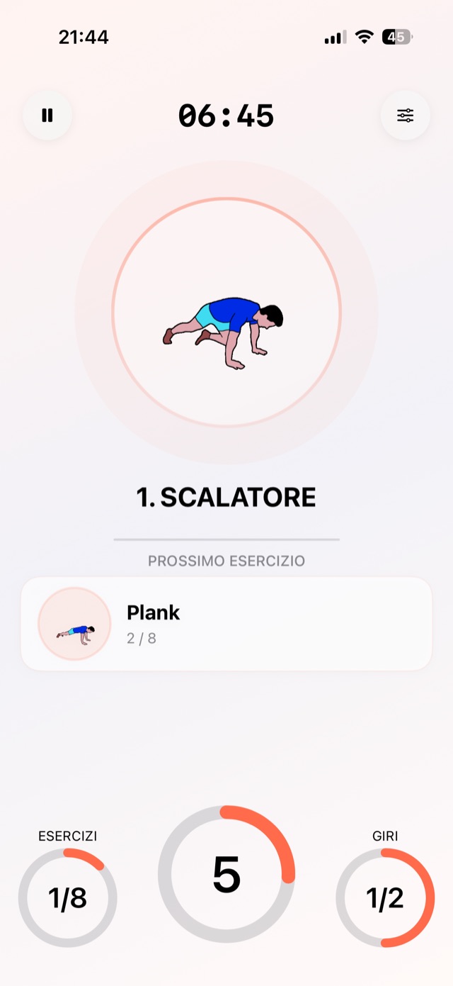 Timer HIIT in corso, con l'esercizio attuale e il contatore dei round